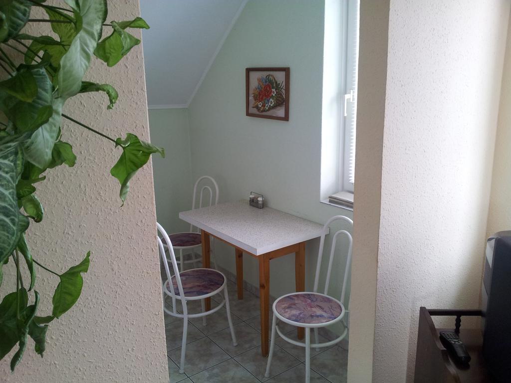 Friends Villa Apartments เฮวิซ ภายนอก รูปภาพ