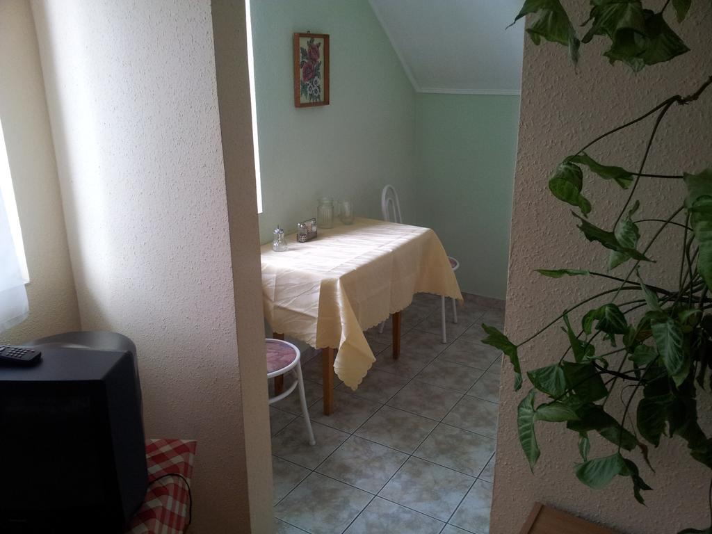 Friends Villa Apartments เฮวิซ ภายนอก รูปภาพ