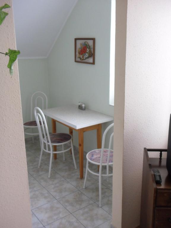 Friends Villa Apartments เฮวิซ ภายนอก รูปภาพ