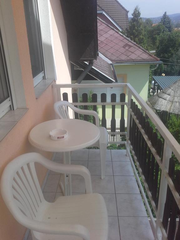 Friends Villa Apartments เฮวิซ ภายนอก รูปภาพ