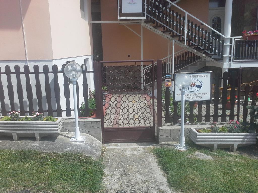 Friends Villa Apartments เฮวิซ ภายนอก รูปภาพ