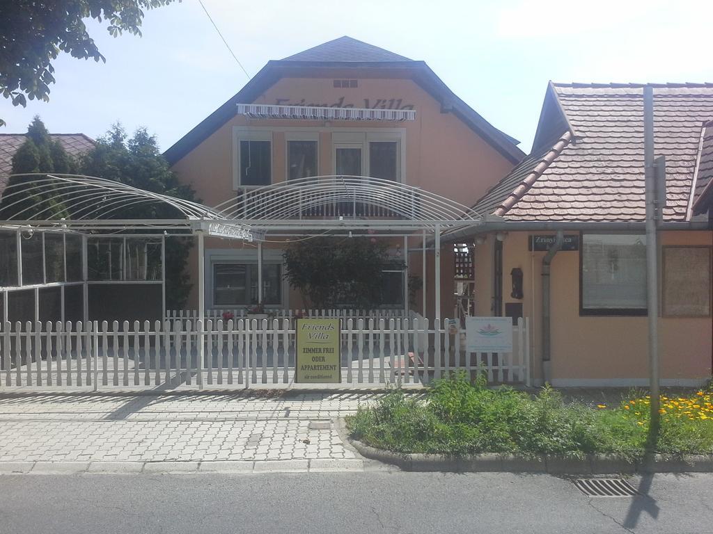 Friends Villa Apartments เฮวิซ ภายนอก รูปภาพ