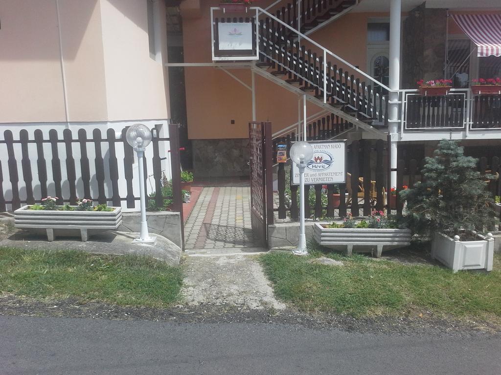 Friends Villa Apartments เฮวิซ ภายนอก รูปภาพ