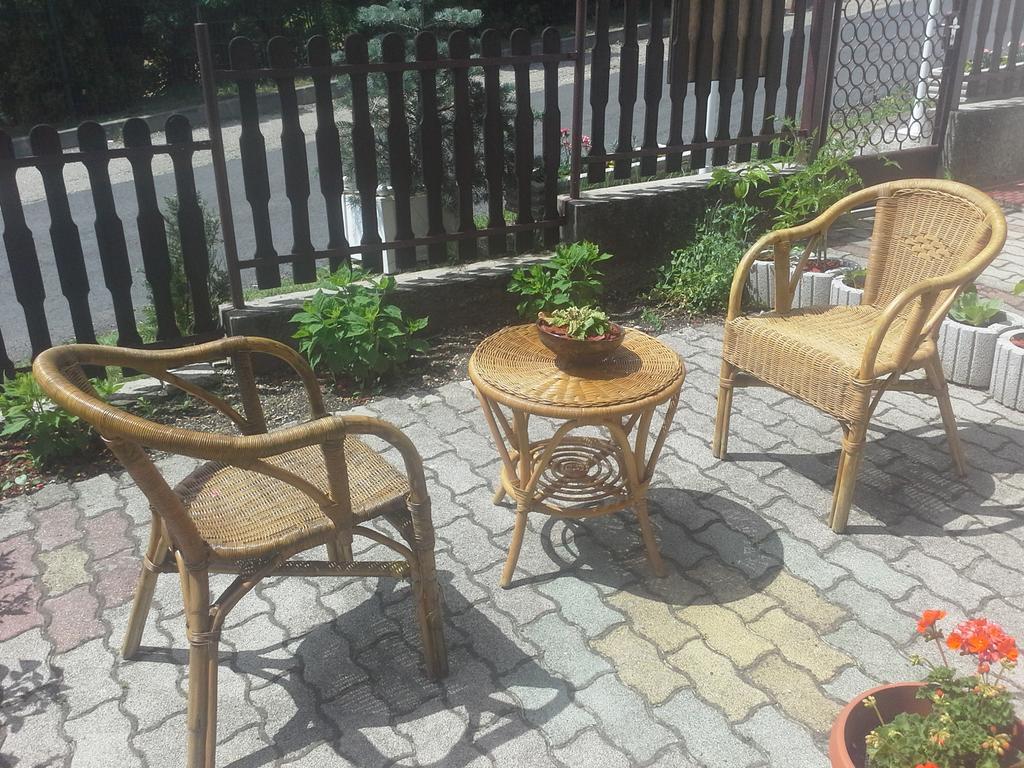 Friends Villa Apartments เฮวิซ ภายนอก รูปภาพ