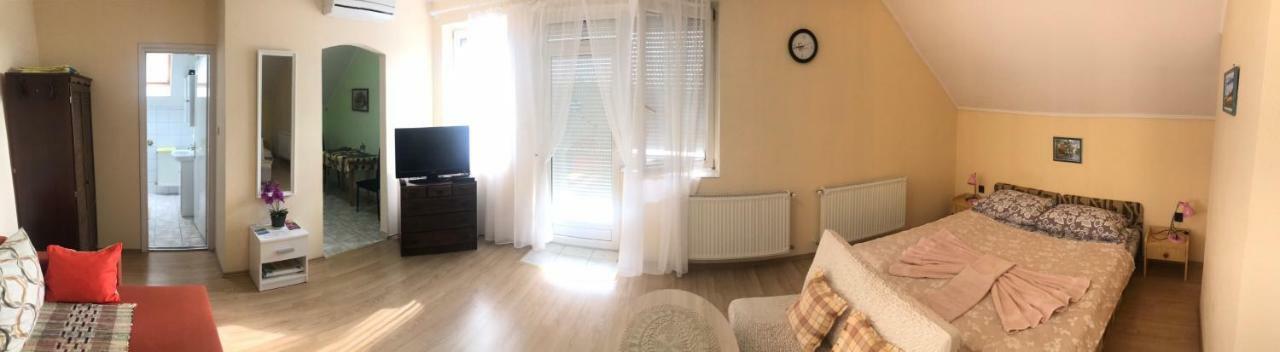 Friends Villa Apartments เฮวิซ ภายนอก รูปภาพ