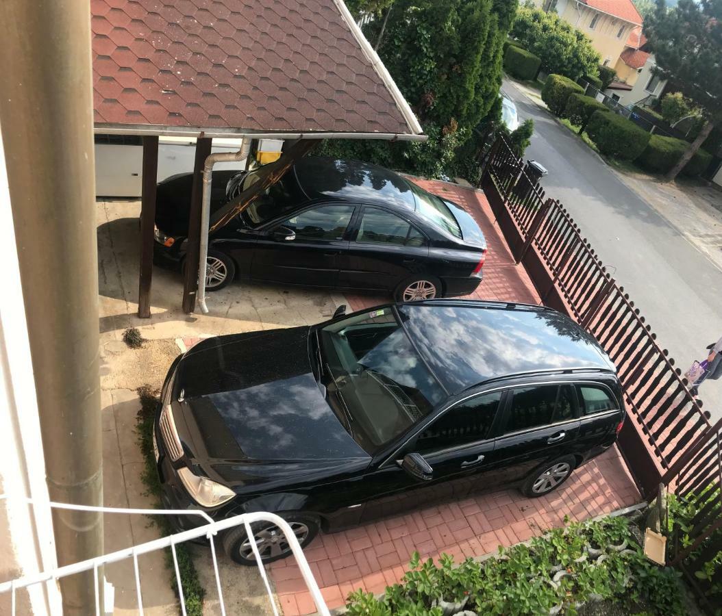 Friends Villa Apartments เฮวิซ ภายนอก รูปภาพ